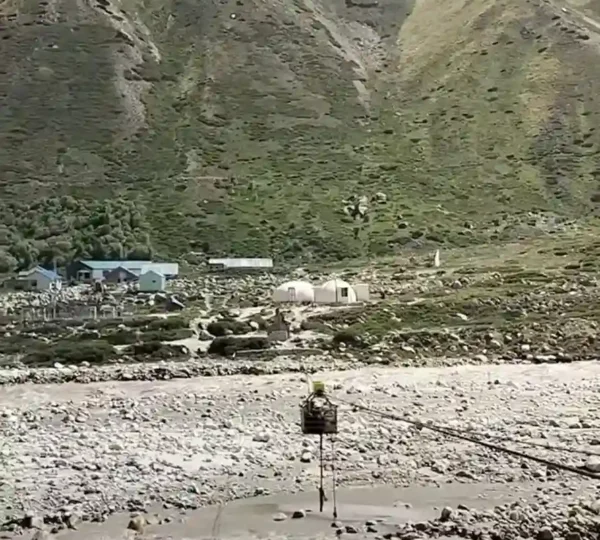 crossing-troll-to-gaumukh